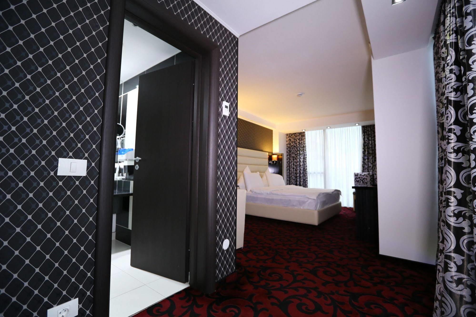 Hotel Articus Craiova Dış mekan fotoğraf