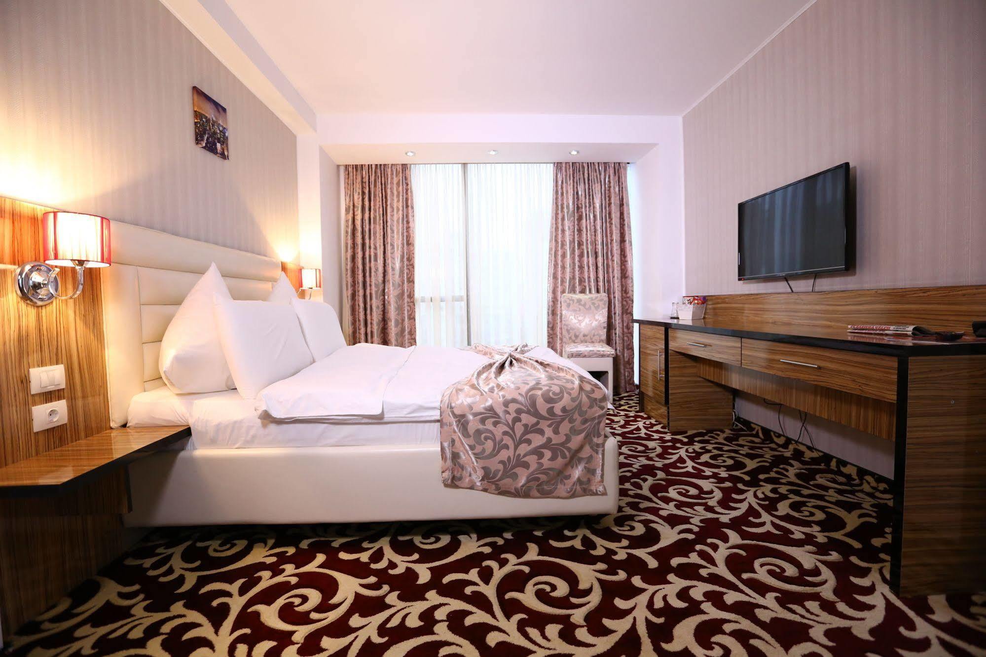 Hotel Articus Craiova Dış mekan fotoğraf