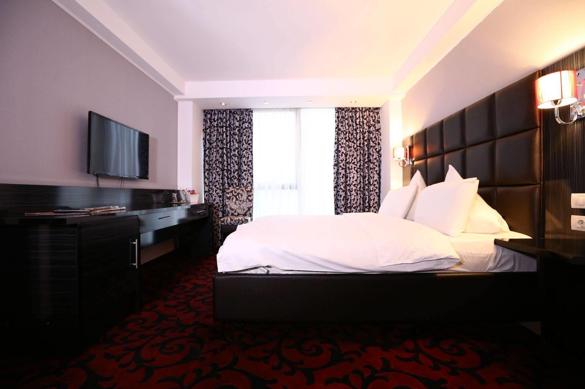Hotel Articus Craiova Dış mekan fotoğraf