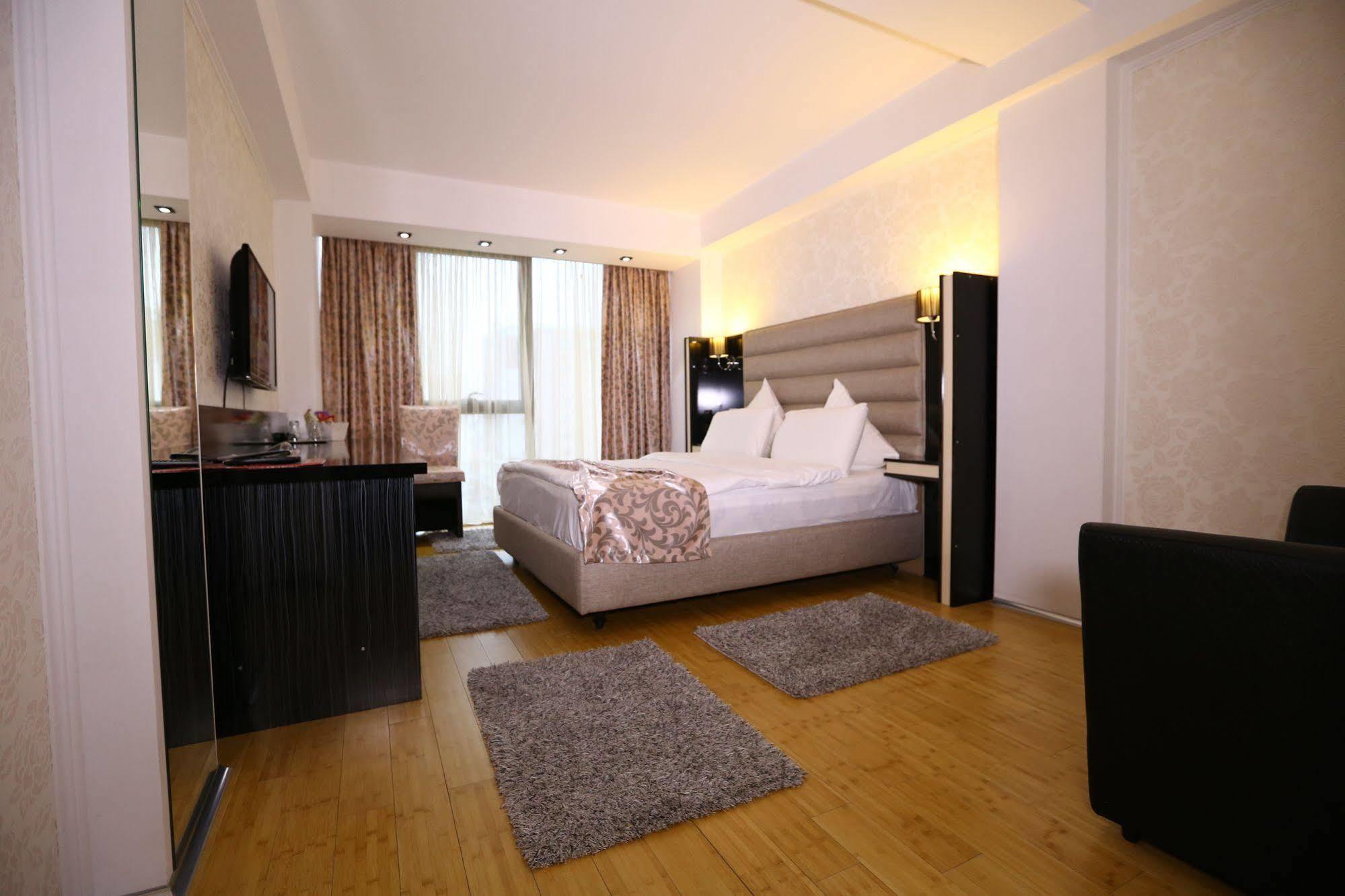 Hotel Articus Craiova Dış mekan fotoğraf
