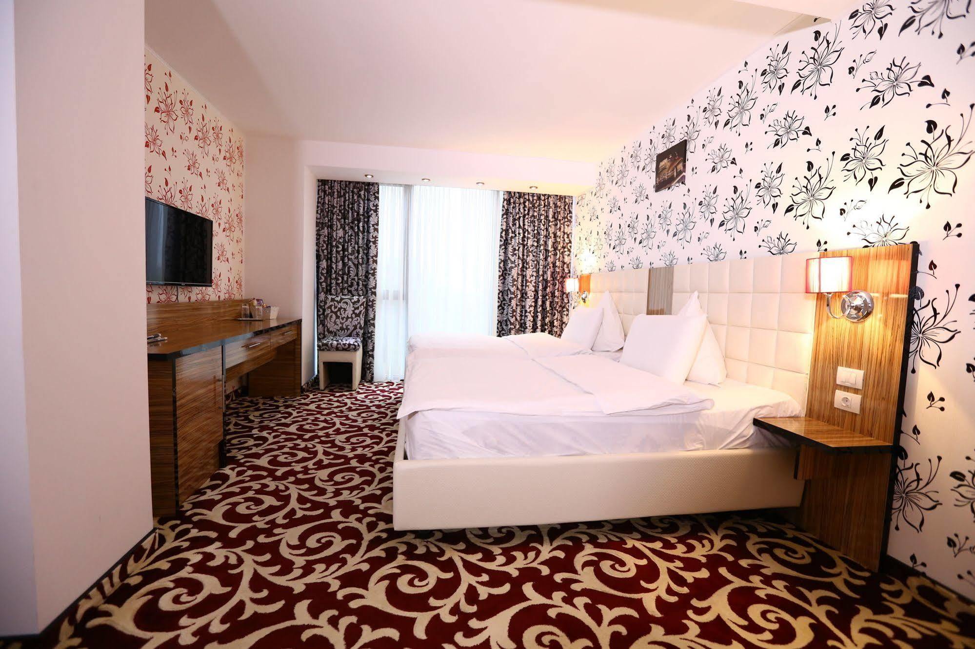 Hotel Articus Craiova Dış mekan fotoğraf