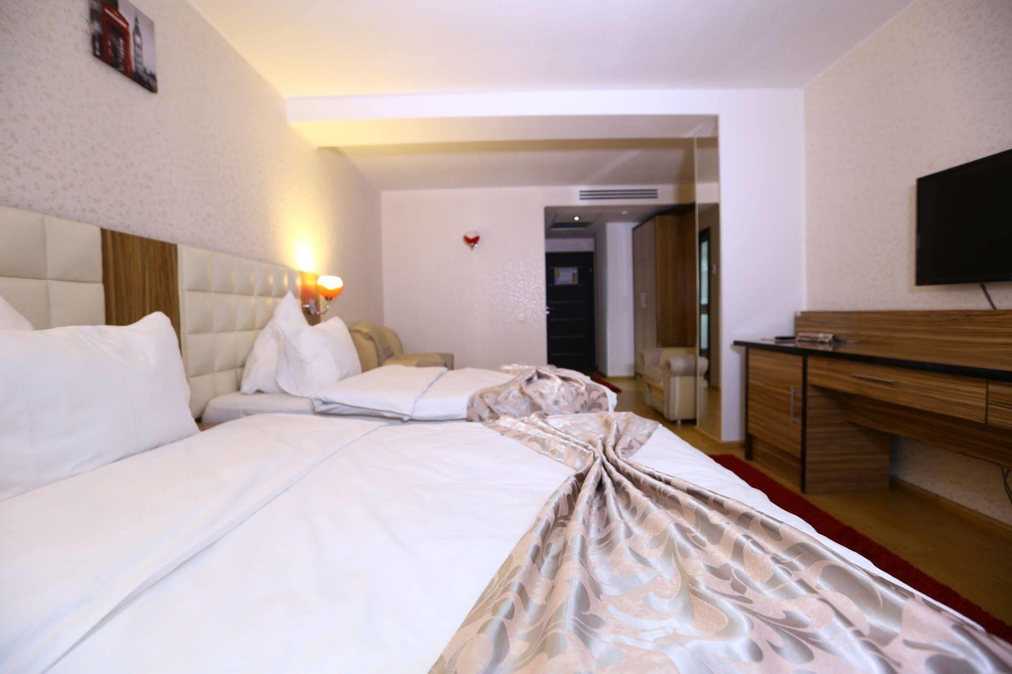 Hotel Articus Craiova Dış mekan fotoğraf