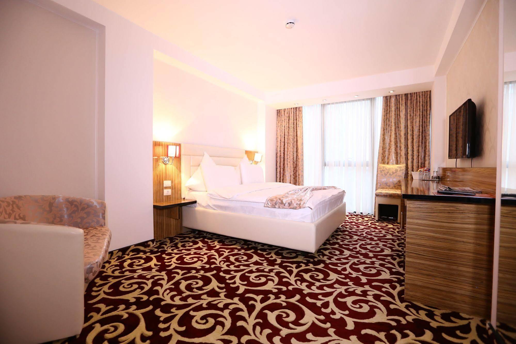 Hotel Articus Craiova Dış mekan fotoğraf